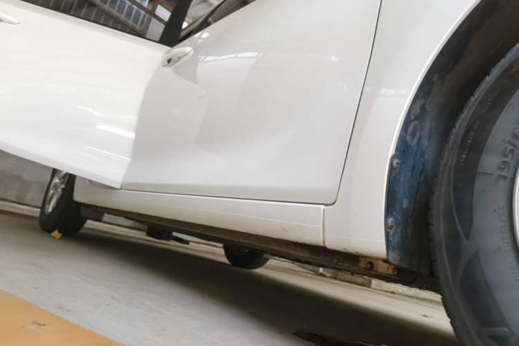 Used Hyundai Celesta 2020 1.6L Automatic GL Enjoyable Edition Right Side Sill