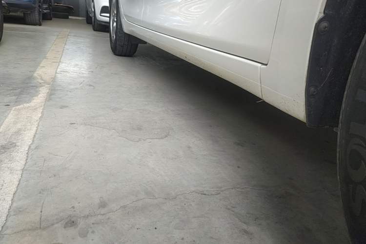 Used Hyundai Celesta 2020 1.6L Automatic GL Enjoyable Edition Right Side Sill