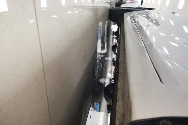 Used Hyundai Celesta 2020 1.6L Automatic GL Enjoyable Edition Right Side Sill