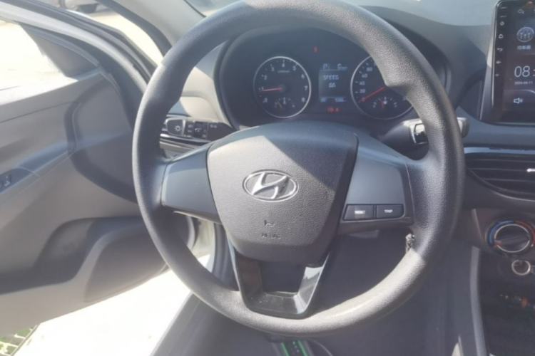 Used Hyundai Celesta 2020 1.6L Automatic GL Enjoyable Edition Steering Wheel