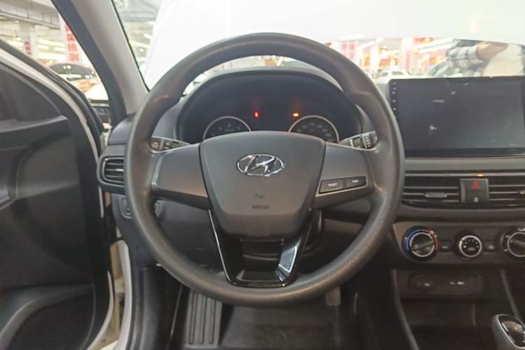 Used Hyundai Celesta 2020 1.6L Automatic GL Enjoyable Edition Steering Wheel