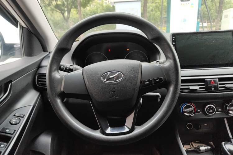 Used Hyundai Celesta 2020 1.6L Automatic GL Enjoyable Edition Steering Wheel