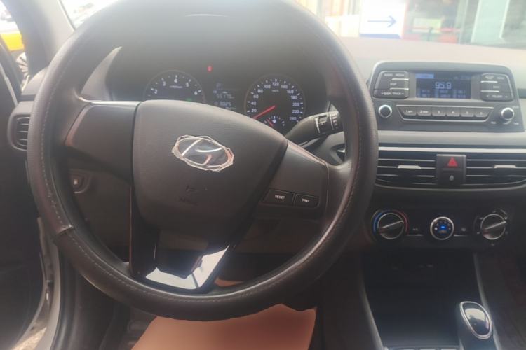 Used Hyundai Celesta 2020 1.6L Automatic GL Enjoyable Edition Steering Wheel