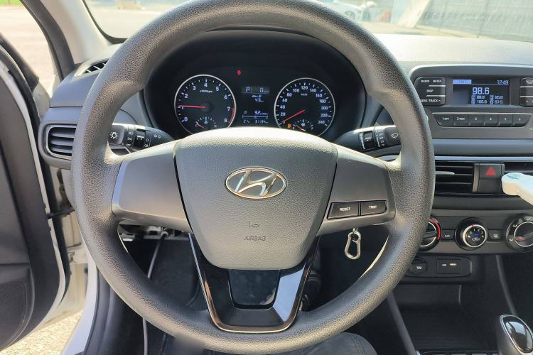 Used Hyundai Celesta 2020 1.6L Automatic GL Enjoyable Edition Steering Wheel