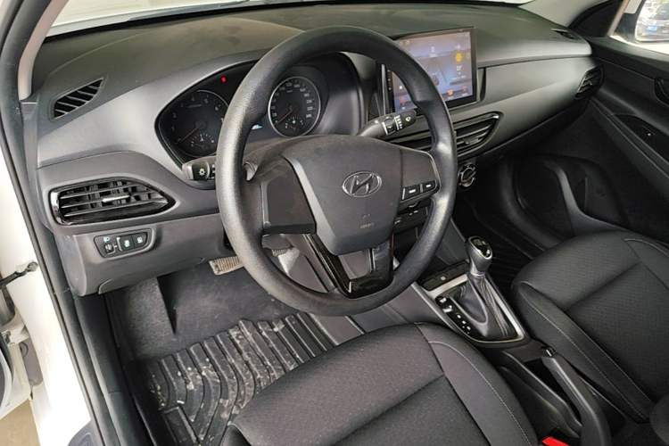 Used Hyundai Celesta 2020 1.6L Automatic GL Enjoyable Edition Steering Wheel