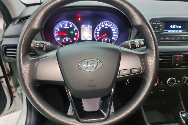 Used Hyundai Celesta 2020 1.6L Automatic GL Enjoyable Edition Steering Wheel