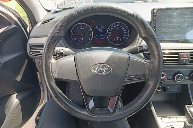 Used Hyundai Celesta 2020 1.6L Automatic GL Enjoyable Edition Steering Wheel