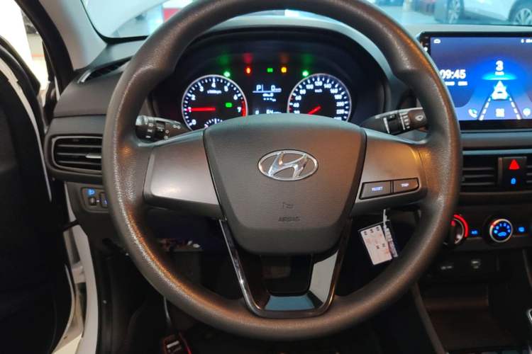 Used Hyundai Celesta 2020 1.6L Automatic GL Enjoyable Edition Steering Wheel