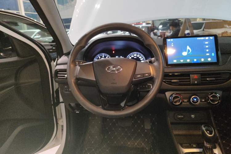 Used Hyundai Celesta 2020 1.6L Automatic GL Enjoyable Edition Steering Wheel