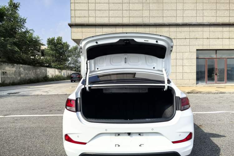 Used Hyundai Celesta 2020 1.6L Automatic GL Enjoyable Edition Trunk