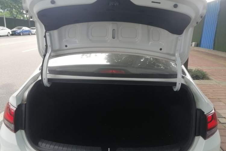 Used Hyundai Celesta 2020 1.6L Automatic GL Enjoyable Edition Trunk