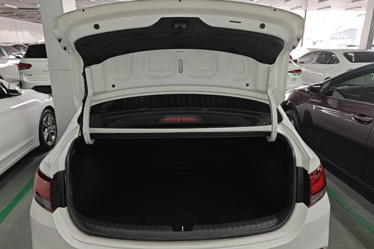 Used Hyundai Celesta 2020 1.6L Automatic GL Enjoyable Edition Trunk