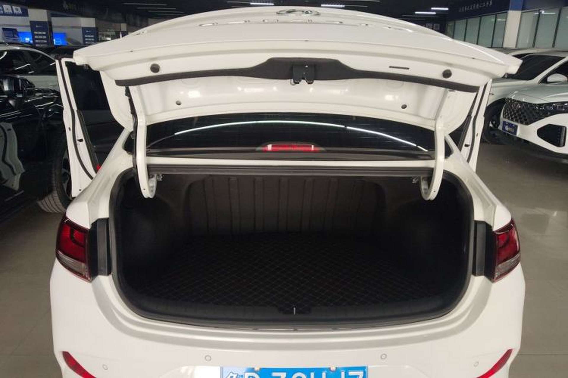 Used Hyundai Celesta 2020 1.6L Automatic GL Enjoyable Edition Trunk