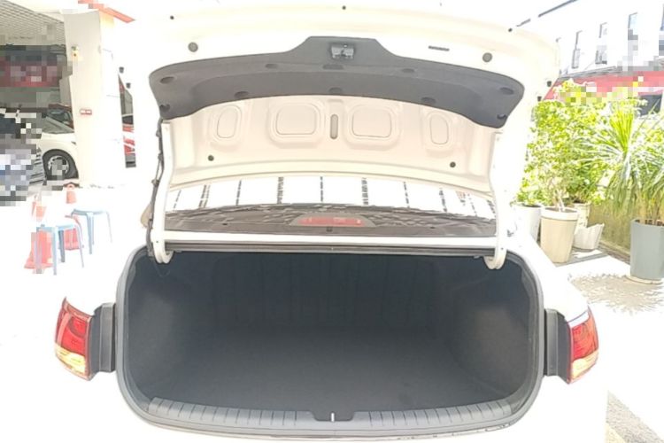 Used Hyundai Celesta 2020 1.6L Automatic GL Enjoyable Edition Trunk