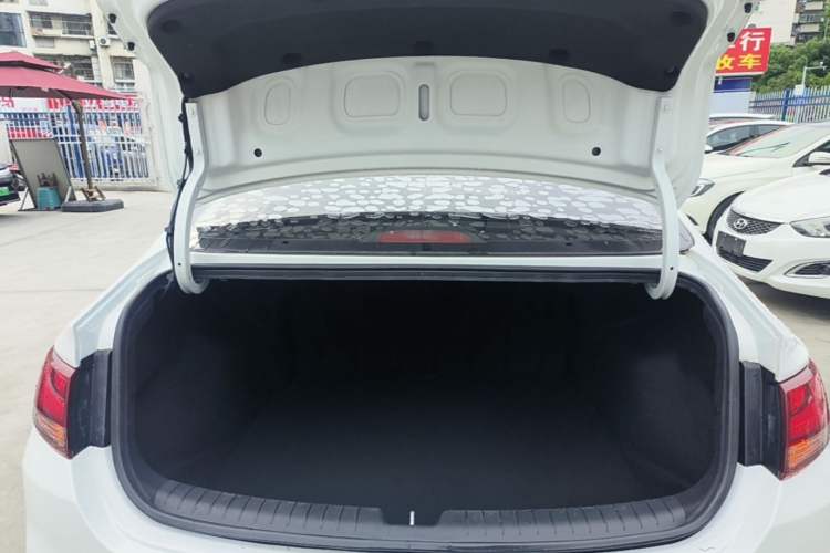 Used Hyundai Celesta 2020 1.6L Automatic GL Enjoyable Edition Trunk