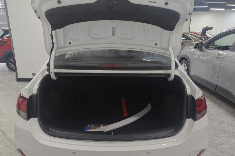 Used Hyundai Celesta 2020 1.6L Automatic GL Enjoyable Edition Trunk