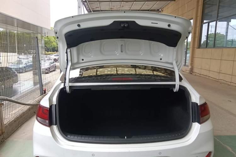 Used Hyundai Celesta 2020 1.6L Automatic GL Enjoyable Edition Trunk