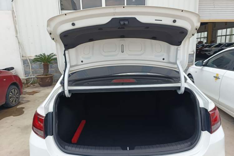 Used Hyundai Celesta 2020 1.6L Automatic GL Enjoyable Edition Trunk