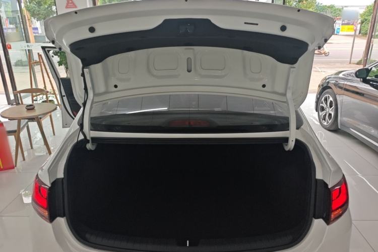 Used Hyundai Celesta 2020 1.6L Automatic GL Enjoyable Edition Trunk