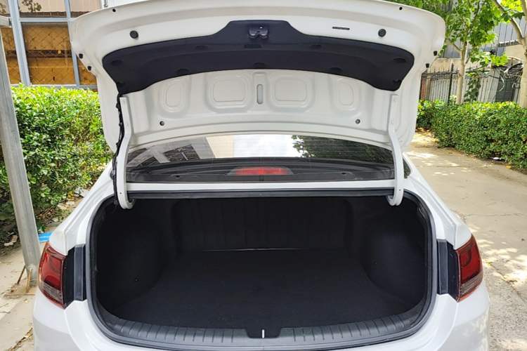Used Hyundai Celesta 2020 1.6L Automatic GL Enjoyable Edition Trunk