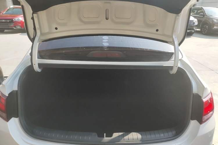 Used Hyundai Celesta 2020 1.6L Automatic GL Enjoyable Edition Trunk