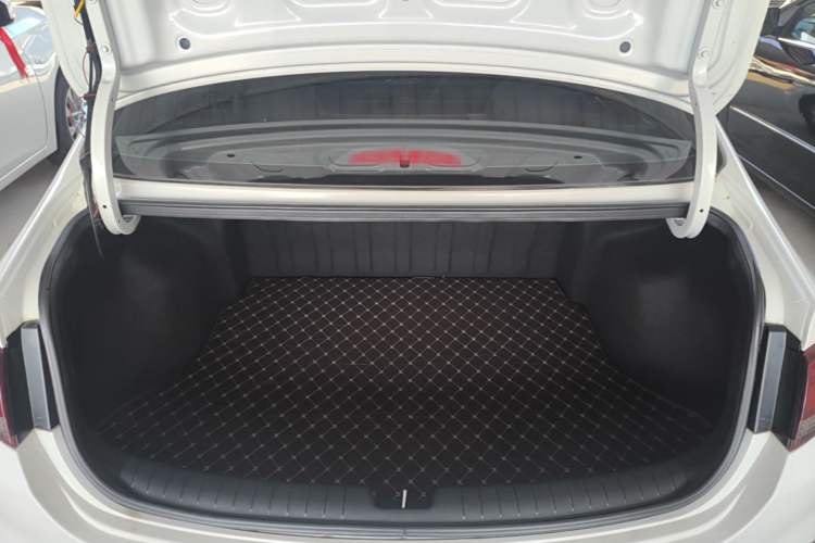 Used Hyundai Celesta 2020 1.6L Automatic GL Enjoyable Edition Trunk