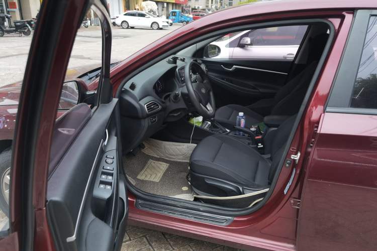 Used Hyundai Celesta Traveler 2018 1.6L Automatic Enjoyment Model China V Standard Driver Seat