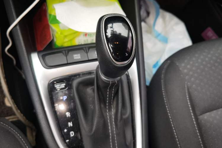 Used Hyundai Celesta Traveler 2018 1.6L Automatic Enjoyment Model China V Standard Gear Lever