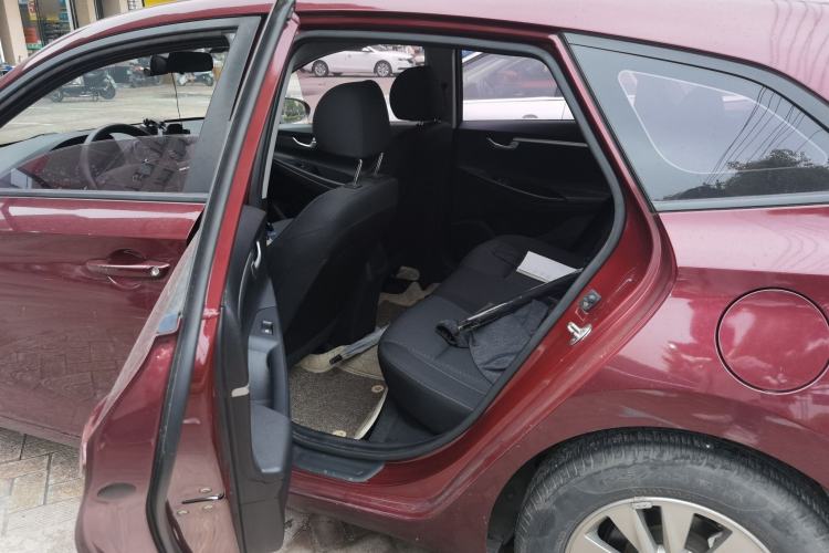 Used Hyundai Celesta Traveler 2018 1.6L Automatic Enjoyment Model China V Standard Left Rear Seat