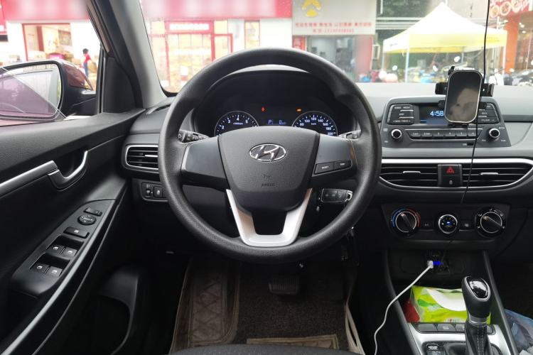 Used Hyundai Celesta Traveler 2018 1.6L Automatic Enjoyment Model China V Standard Steering Wheel