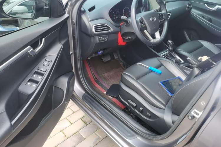 Used Hyundai Celesta Traveler 2018 1.6L Automatic Yixin Model China V Standard Driver Seat