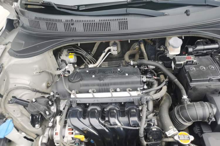 Used Hyundai Celesta Traveler 2018 1.6L Automatic Yixin Model China V Standard Engine Bay