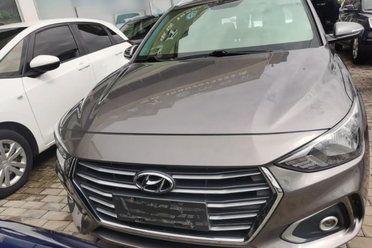 Used Hyundai Celesta Traveler 2018 1.6L Automatic Yixin Model China V Standard Front
