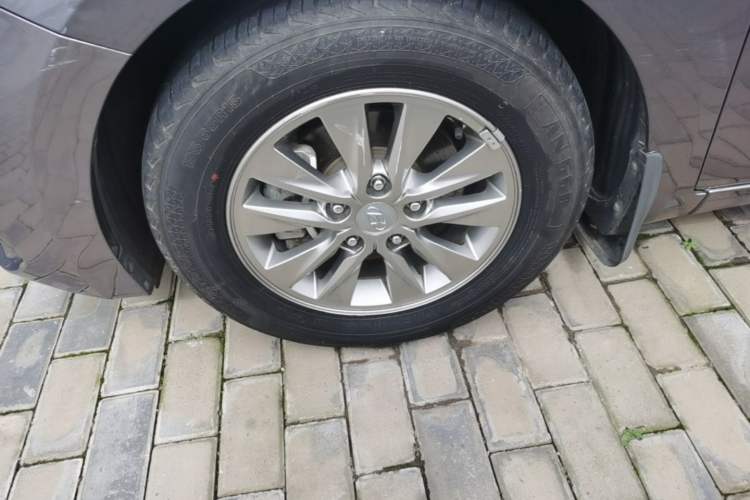 Used Hyundai Celesta Traveler 2018 1.6L Automatic Yixin Model China V Standard Left Front Wheel Hub