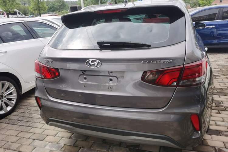 Used Hyundai Celesta Traveler 2018 1.6L Automatic Yixin Model China V Standard Rear