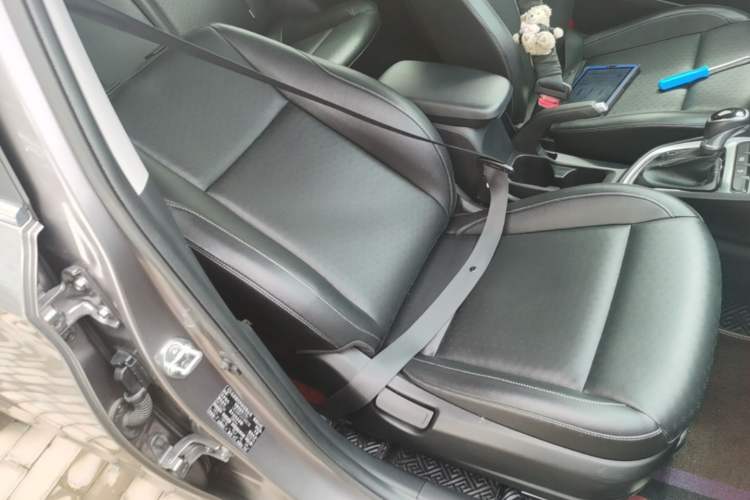 Used Hyundai Celesta Traveler 2018 1.6L Automatic Yixin Model China V Standard Right Front Seat