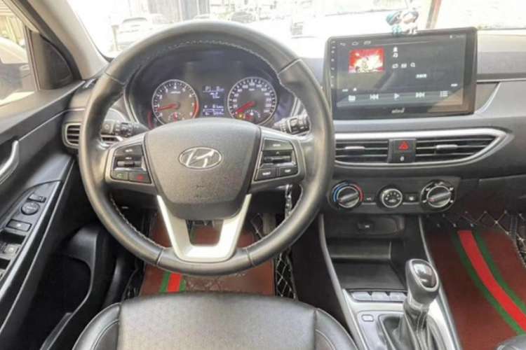Used Hyundai Celesta Traveler 2018 1.6L Automatic Yixin Model China V Standard Audio And AC Panel