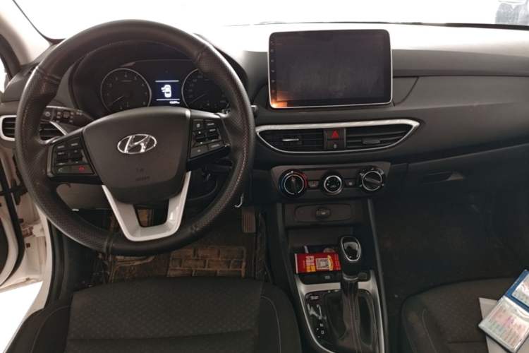 Used Hyundai Celesta Traveler 2018 1.6L Automatic Enjoyment Model China V Standard Center Console