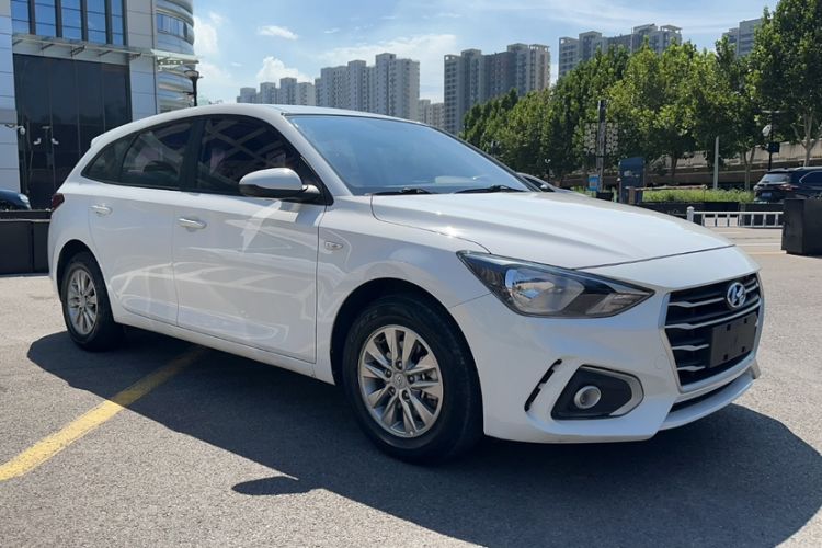 Used Hyundai Celesta Traveler 2018 1.6L Automatic Enjoyment Model China V Standard Exterior 1