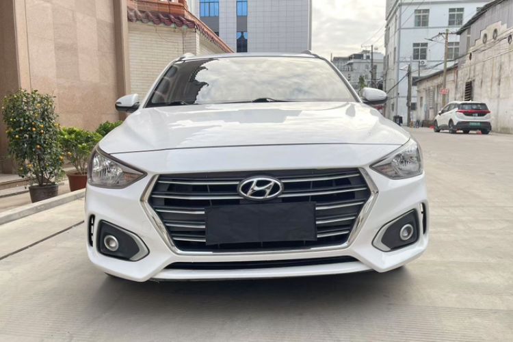 Used Hyundai Celesta Traveler 2018 1.6L Automatic Yixin Model China V Standard Exterior 1