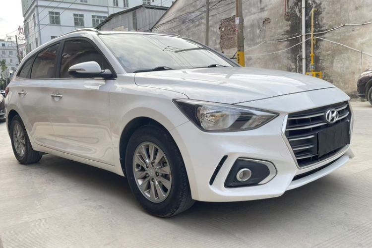 Used Hyundai Celesta Traveler 2018 1.6L Automatic Yixin Model China V Standard Exterior 2