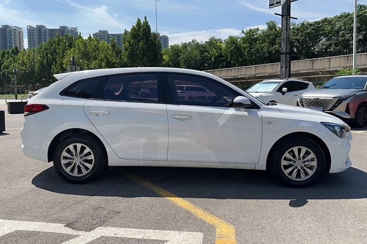Used Hyundai Celesta Traveler 2018 1.6L Automatic Enjoyment Model China V Standard Exterior 3