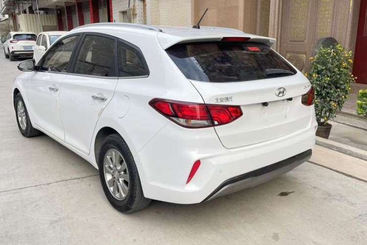 Used Hyundai Celesta Traveler 2018 1.6L Automatic Yixin Model China V Standard Exterior 3