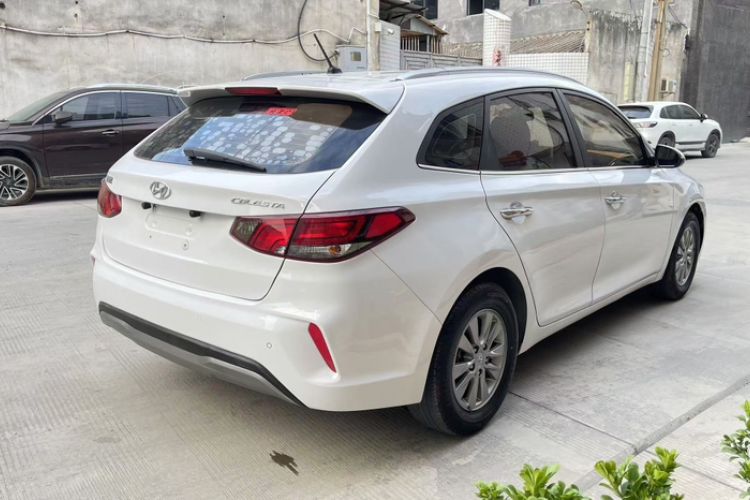 Used Hyundai Celesta Traveler 2018 1.6L Automatic Yixin Model China V Standard Exterior 5