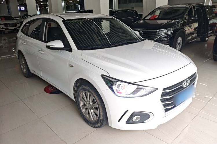 Used Hyundai Celesta Traveler 2018 1.6L Automatic Enjoyment Model China V Standard Front Right 45 Deg