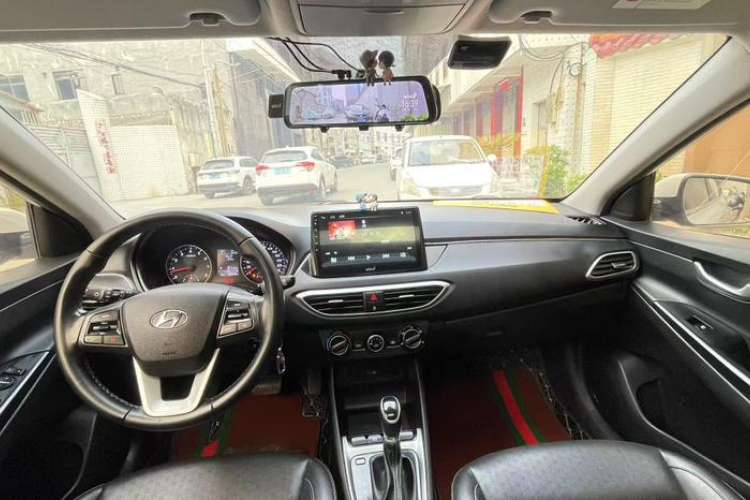 Used Hyundai Celesta Traveler 2018 1.6L Automatic Yixin Model China V Standard Interior 2
