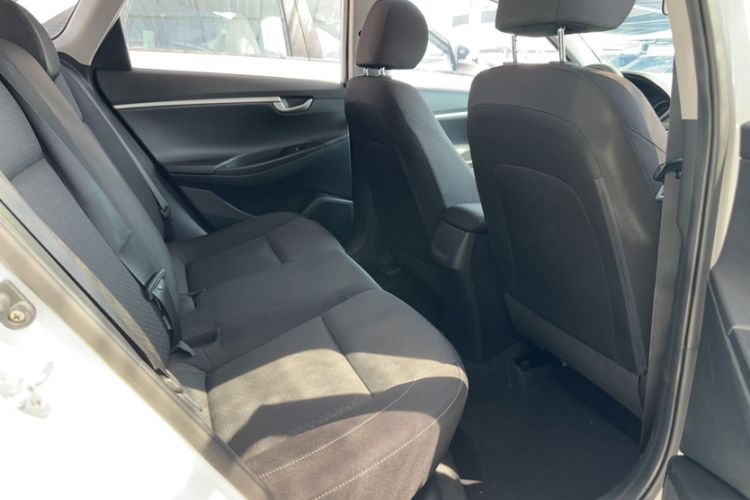 Used Hyundai Celesta Traveler 2018 1.6L Automatic Enjoyment Model China V Standard Interior 3