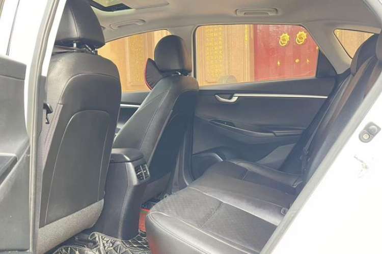 Used Hyundai Celesta Traveler 2018 1.6L Automatic Yixin Model China V Standard Interior 5