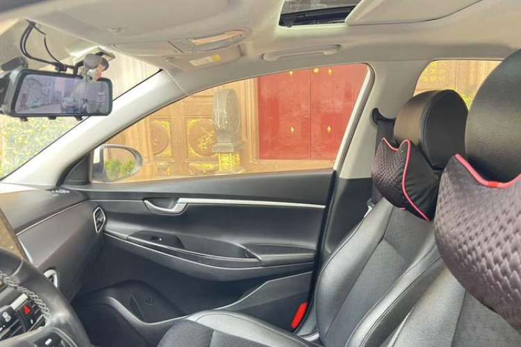 Used Hyundai Celesta Traveler 2018 1.6L Automatic Yixin Model China V Standard Interior 7