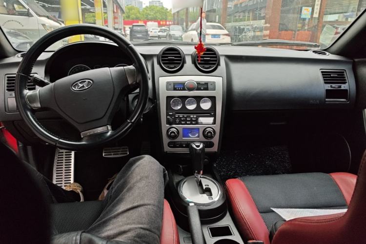 Used Hyundai Coupe 2006 2.0L Automatic Transmission Center Console